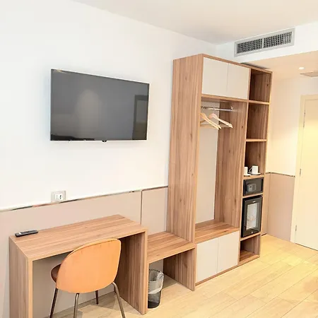 Lh Hotel
